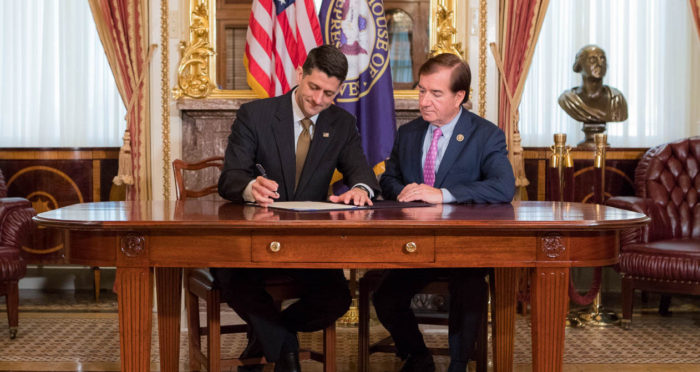 PHOTO: Speaker Ryan Signs Chairman Royce’s Iran Sanctions Extension Act Thumbnail